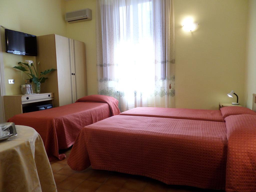 Hotel Delizia Genovese Montecatini Terme Exterior foto