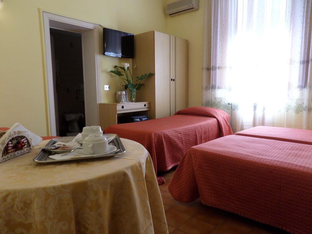 Hotel Delizia Genovese Montecatini Terme Zimmer foto
