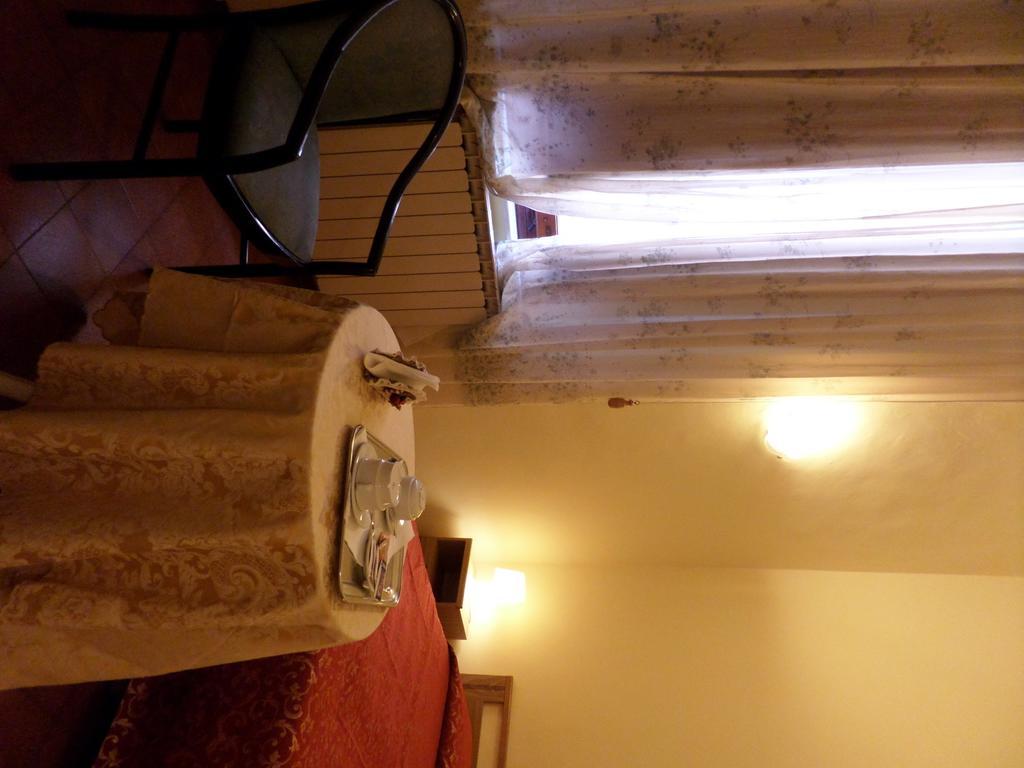 Hotel Delizia Genovese Montecatini Terme Zimmer foto